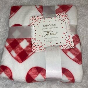 Valentine’s Day Red and White Heart Throw Blanket NWT plush warm cozy 50”x 60”
